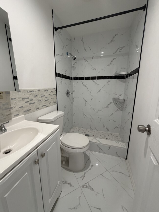 Foto del edificio - 4007 Deleuil Ave