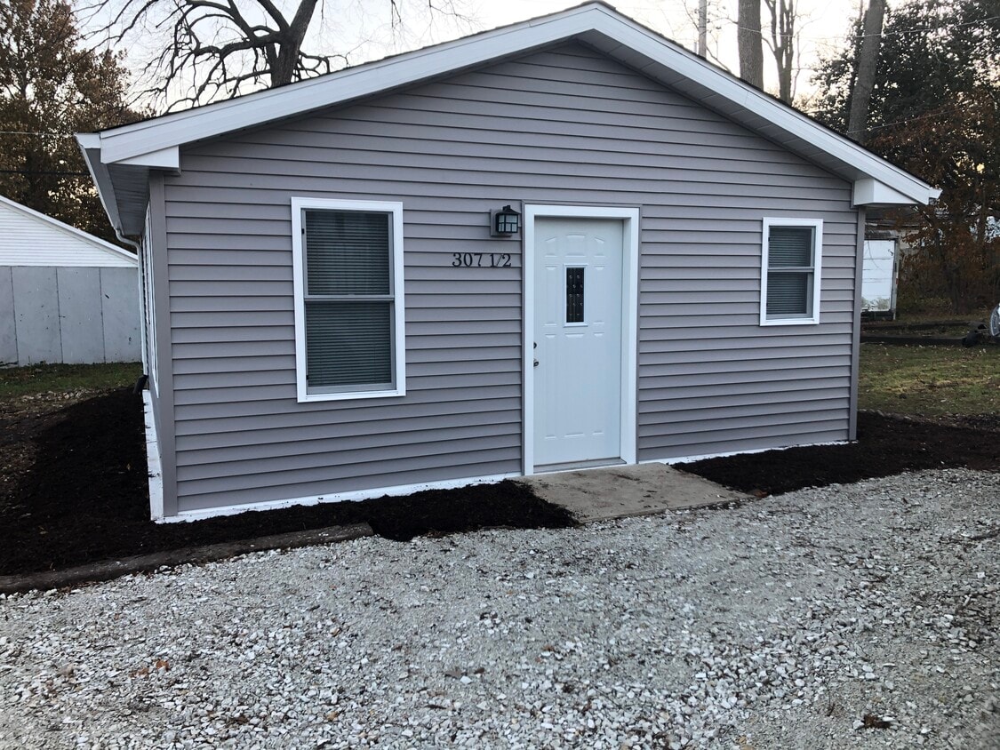 Primary Photo - 307 W Ells Ave