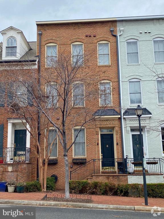 Building Photo - 407 Oronoco St