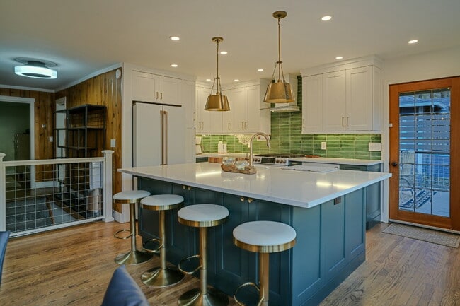 Building Photo - Cozy FURNISHED or  Unfurnished  2-Bed, 2-B...