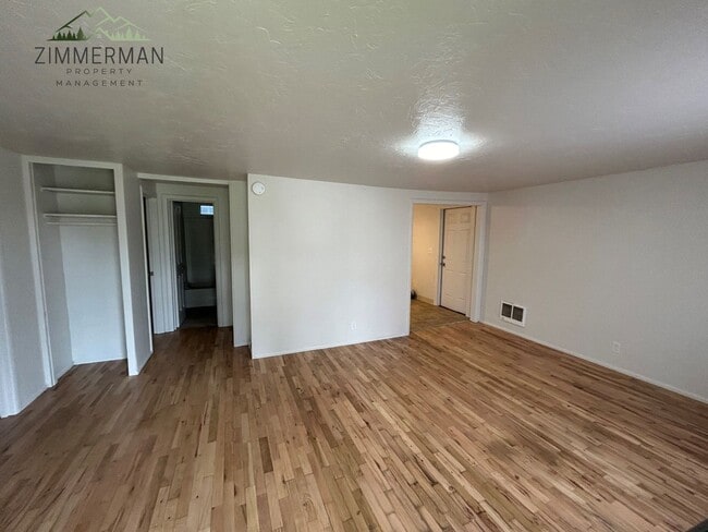Building Photo - 2 Bedroom 1 Bath Home For Rent!