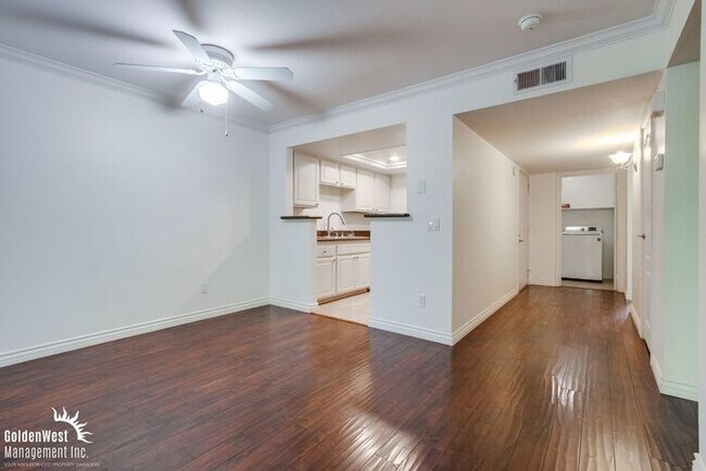 Foto del edificio - Renovated 2Bdm 2Ba Condo in Prime Carmel M...