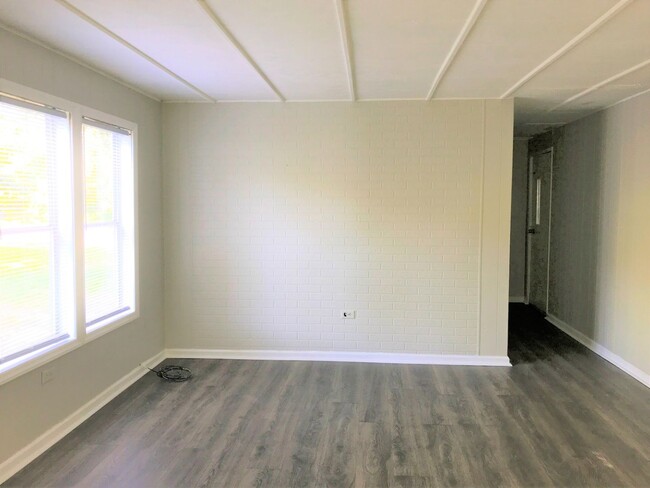 Building Photo - Clean, Updated, and Cozy Living Just Waiti...