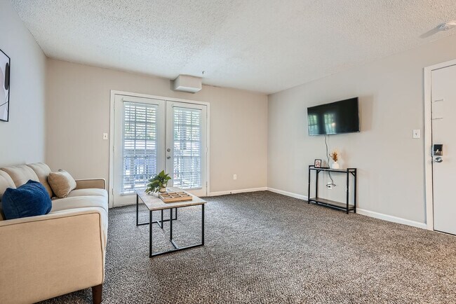 Building Photo - 1800 Lantern Ridge Dr
