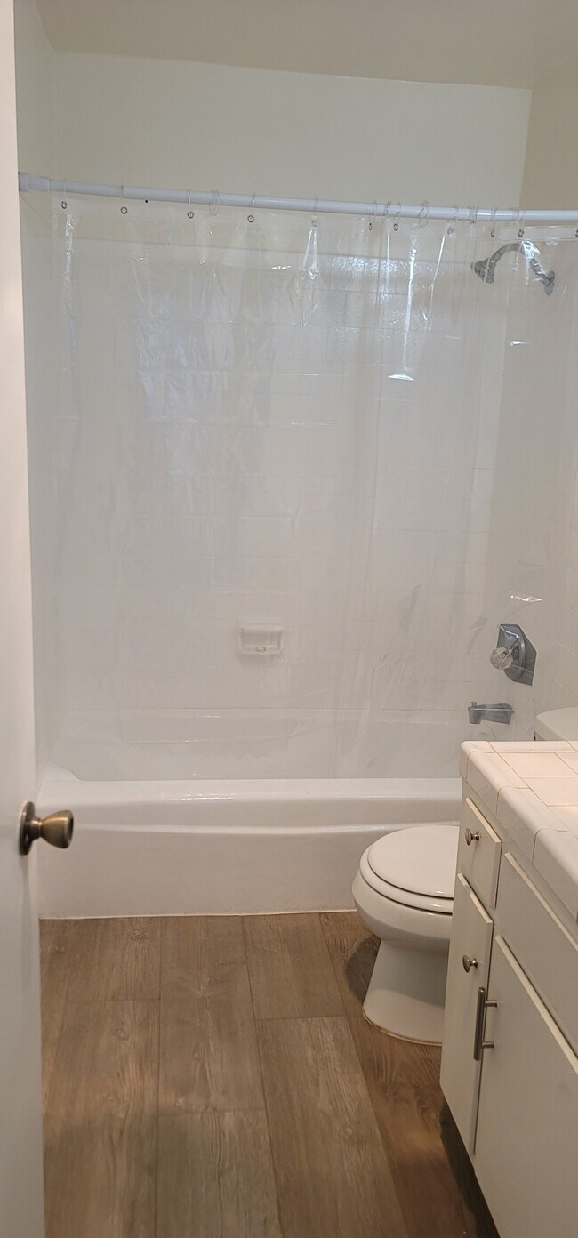 Baño #25 - Via Del Amo Apartments