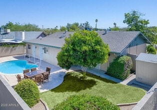 Building Photo - 1059 E Broadmor Dr