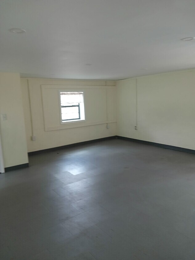 Foto principal - 1143 S Virginia Ave