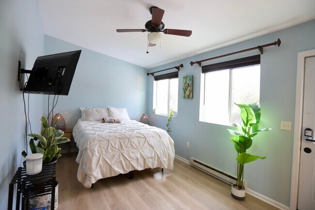 Foto del edificio - 14 Sterling Rd