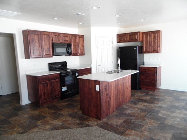 Building Photo - 703 S 260 W