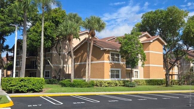 Foto del edificio - 8851 Wiles Rd