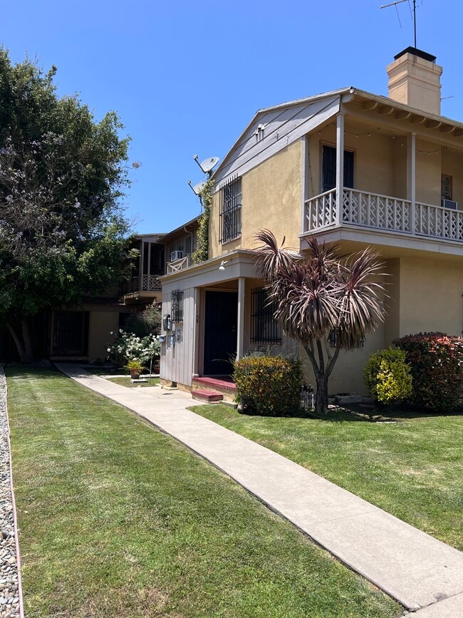 Unit Located in Rear - 113 N Flores St