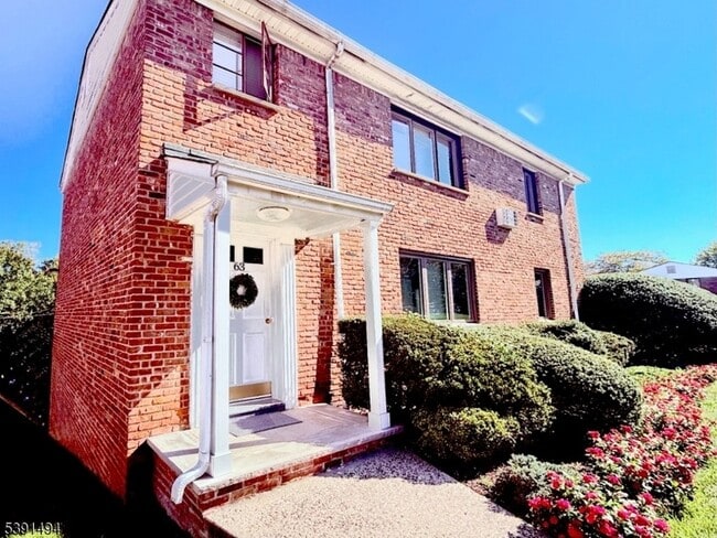 Foto del edificio - 63 Troy Dr