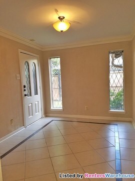 Building Photo - 5527 Pine Arbor Dr
