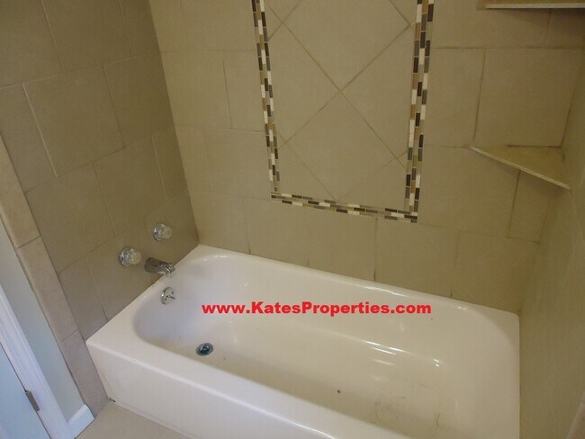 Foto del edificio - 525 N Huron St