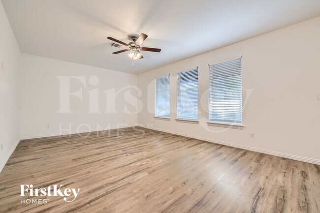 Foto del edificio - 7384 Parkside Pl Dr