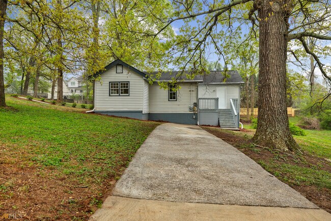 Building Photo - 2469 Glynn Dr SE