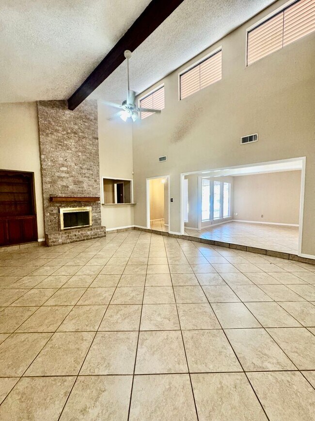 Foto del edificio - 5909 Golden Canyon Dr