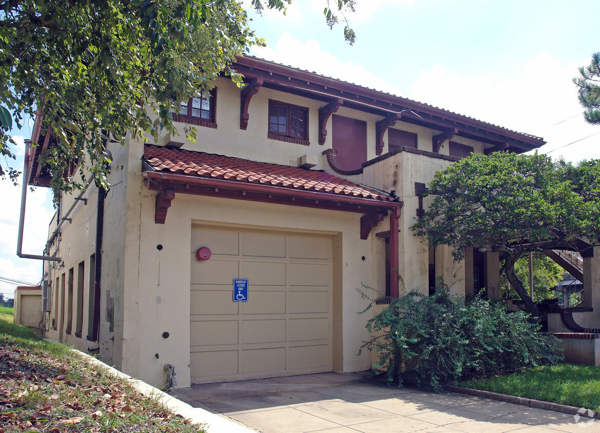 Building Photo - 855 St Ferdinand St