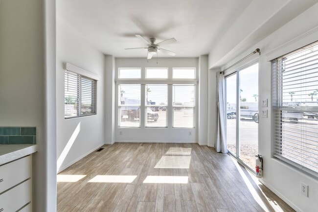 Building Photo - 9985 N Pinal Ave