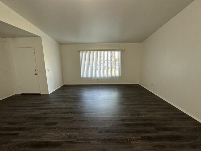 Foto del edificio - 2419 S Cucamonga Ave