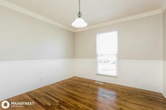 Building Photo - 204 Retreat Ct W
