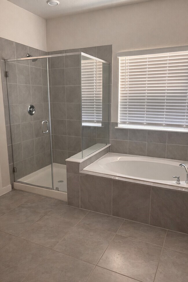 Foto del edificio - 4819 Bluestem Dr