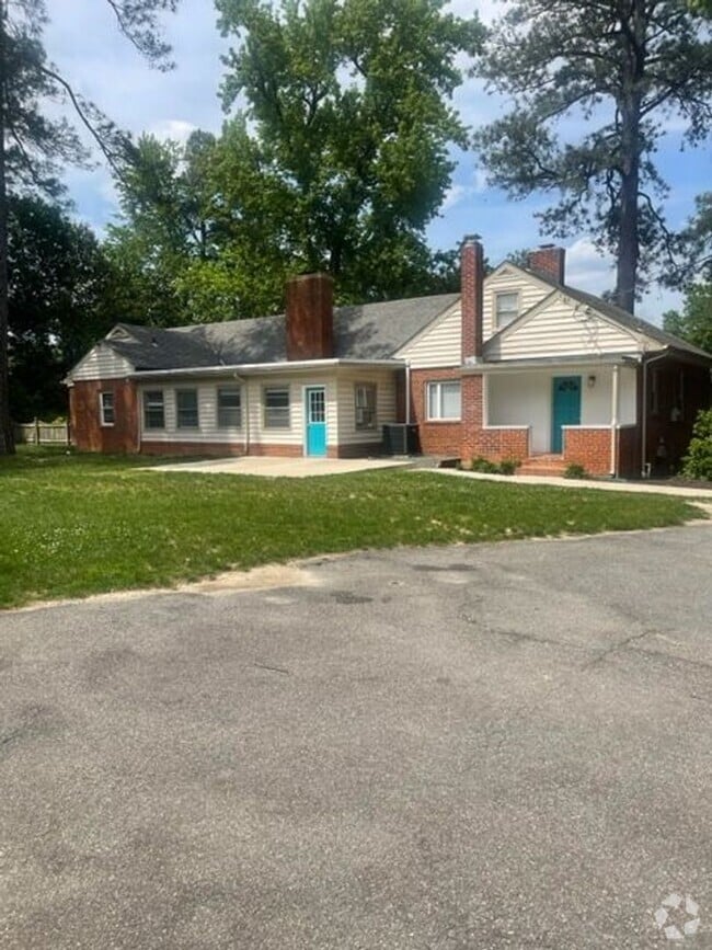 Building Photo - 5701 Monument Ave