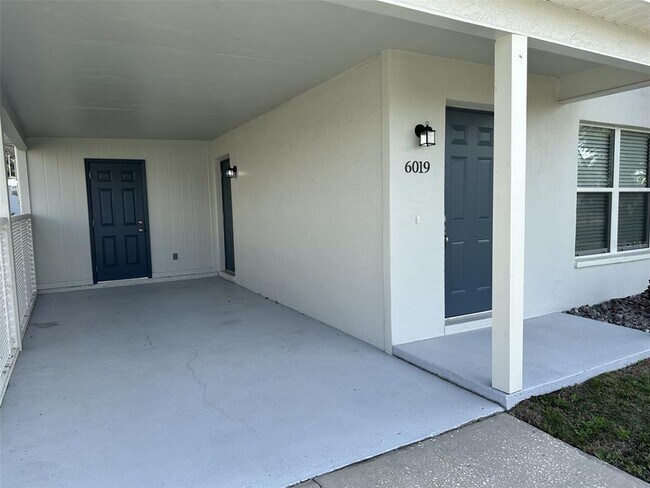 Foto del edificio - 6019 Fortune Pl