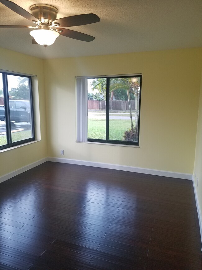 Foto del edificio - 5284 Bosque Ln
