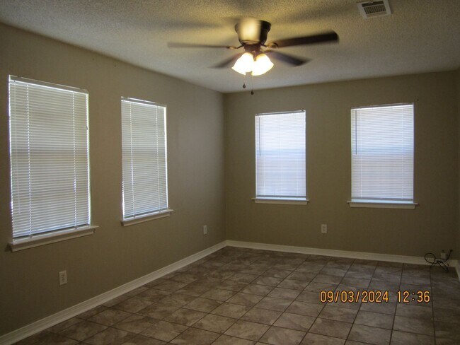 Building Photo - 3BR/1BA Single Family Home in Gautier.  Re...