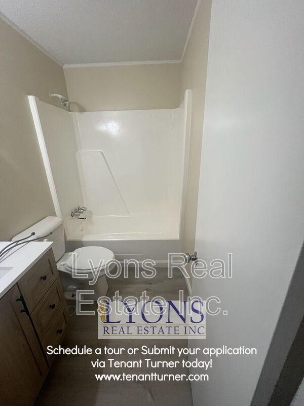 Building Photo - 903 Greenwood Dr