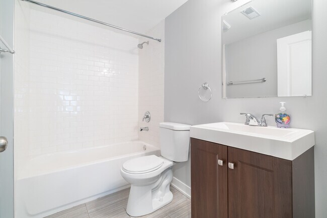 Building Photo - 3551 W Wolfram St