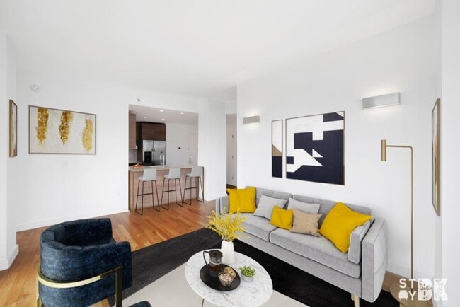 Building Photo - 3 bedroom in BROOKLYNBrooklyn NY 11238