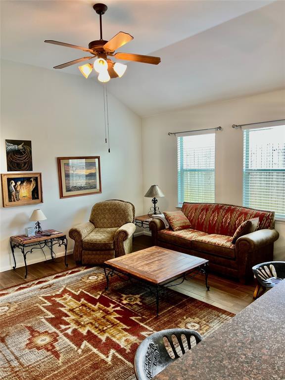 Foto del edificio - 3943 Mossy Spring Ln