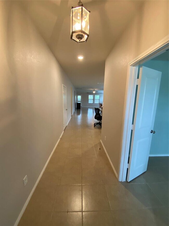 Foto del edificio - 724 Heritage Grove Rd