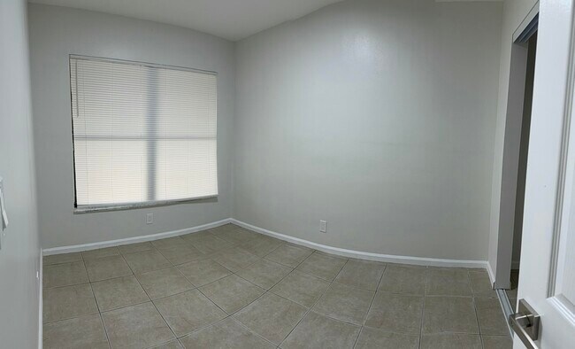 Building Photo - 7801 NW 70th Ct