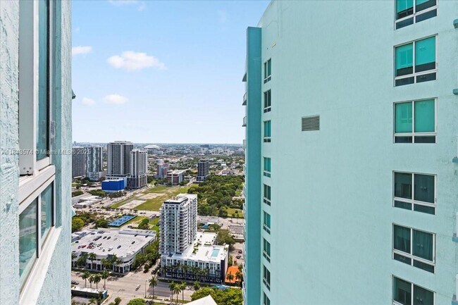 Building Photo - 1900 N Bayshore Dr