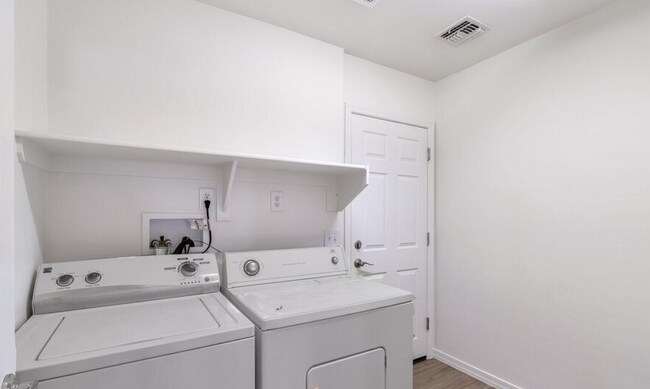 Building Photo - 8345 W Redshank Dr