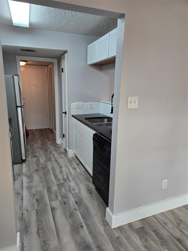 Foto del edificio - 10001 Parliament House Rd