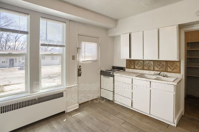 Building Photo - 68 E 300 S