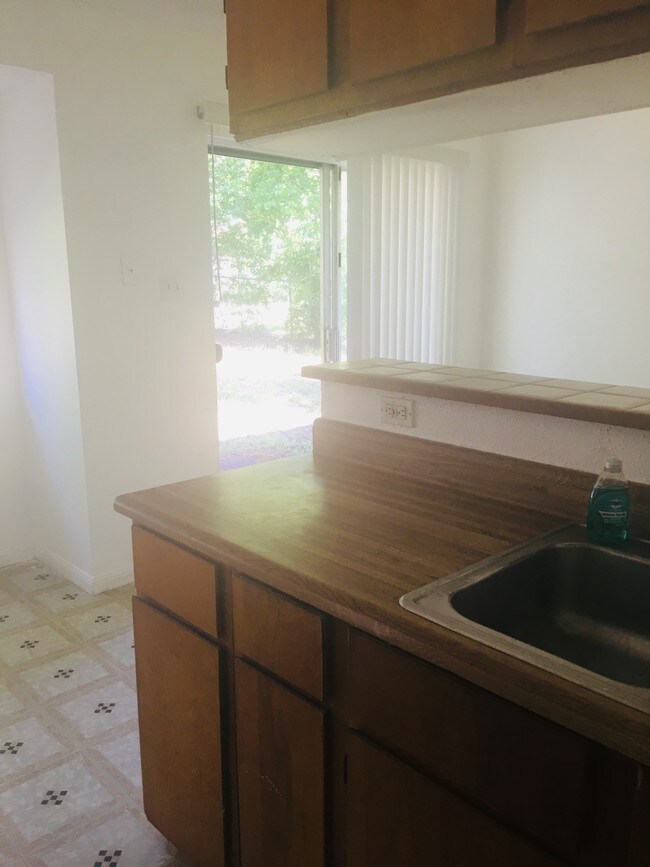 Kitchen - 2207 Lake Louise Dr