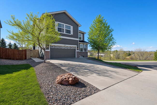 Building Photo - Beautiful 2-Story Home In Hidden River. Finished Basement. Turfed Backyard.