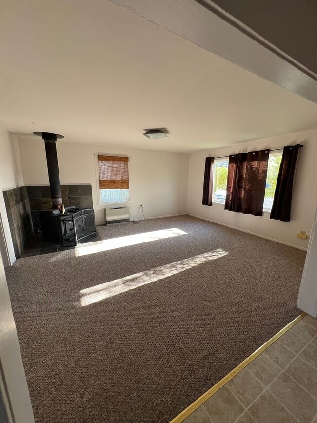 Building Photo - Charming Fields Landing House w/ Large Garage!