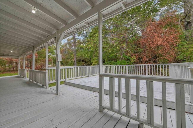 Building Photo - 477 Wood Haven