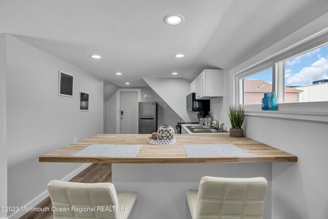 Foto del edificio - 115 Blaine Ave