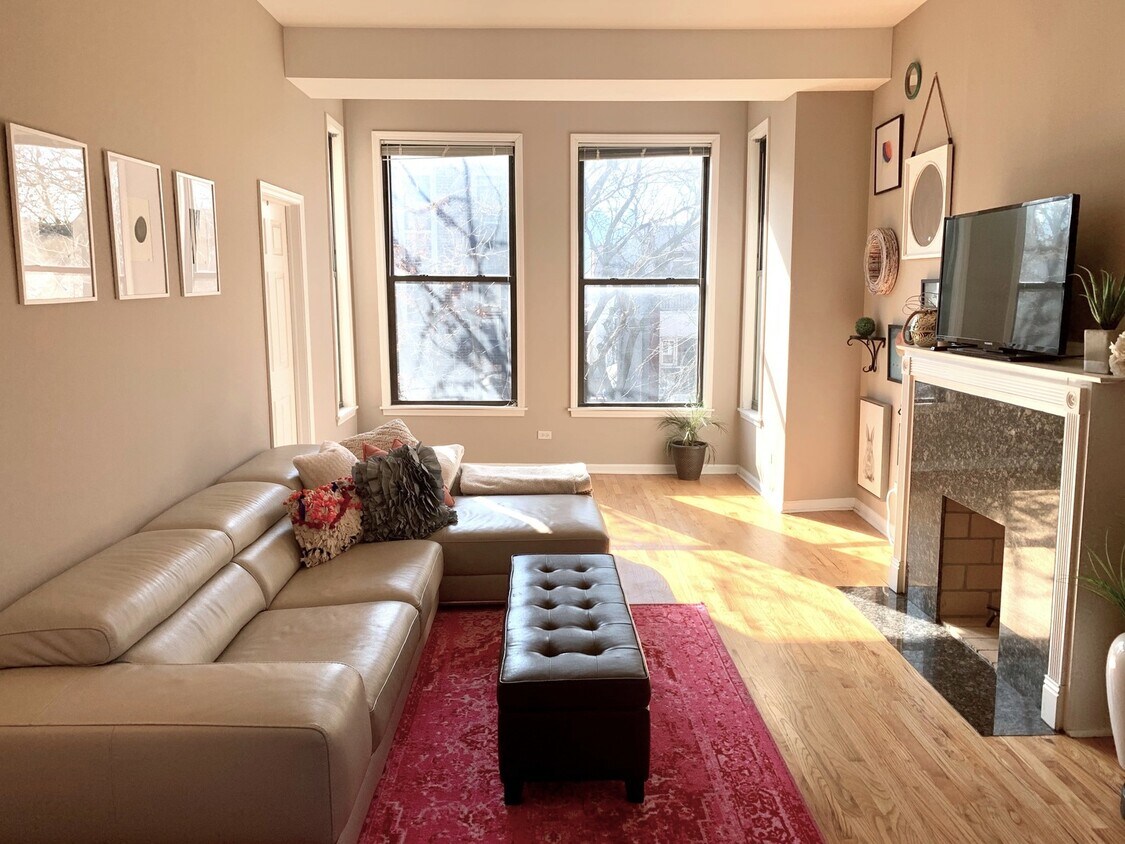Primary Photo - 320 W Evergreen Ave