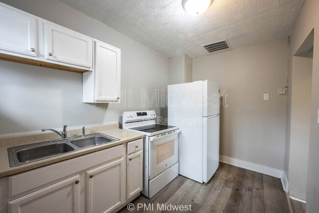 Building Photo - 2932 N Dearborn St