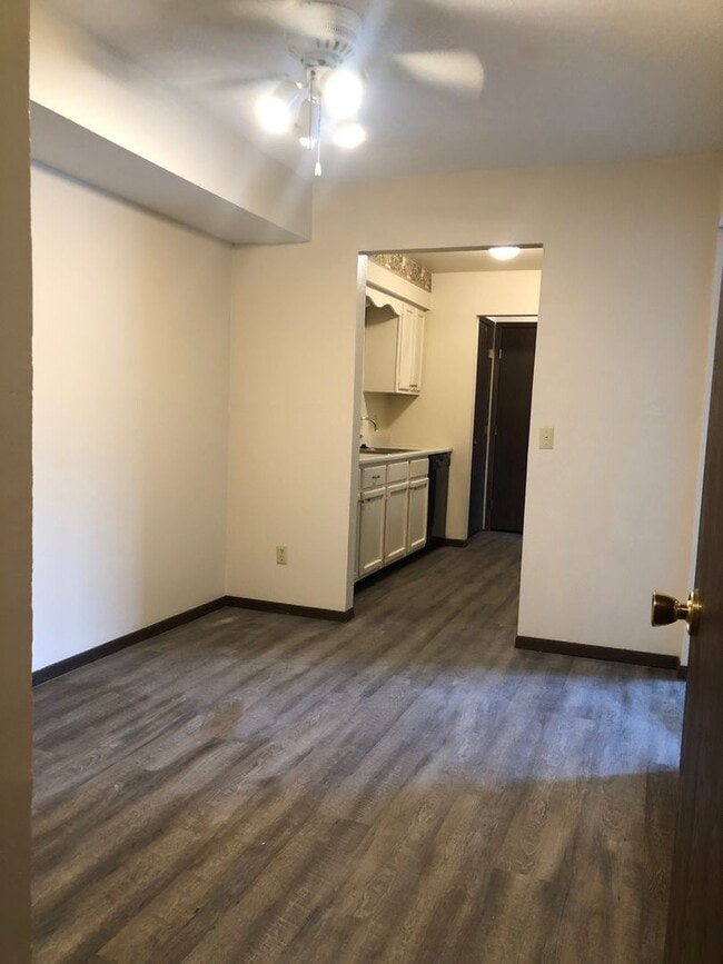 Foto del edificio - 3355 W Laskey Rd