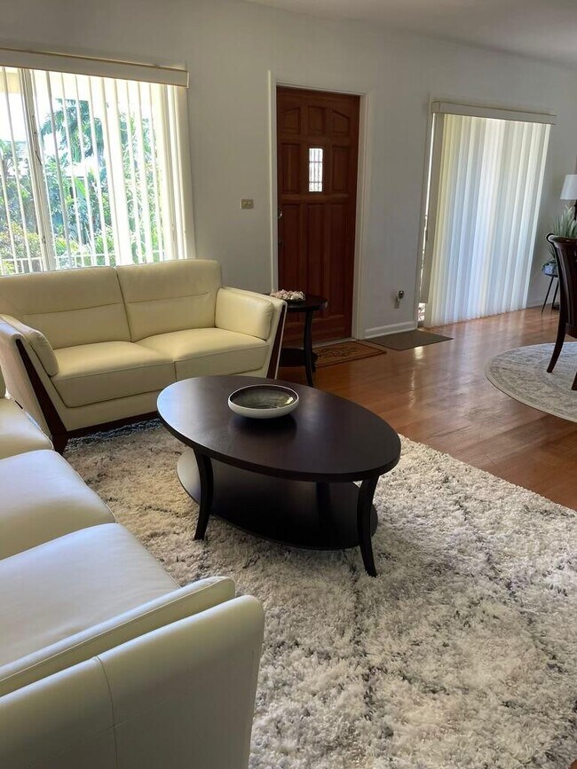 Foto del edificio - 101 N Lakeside Dr