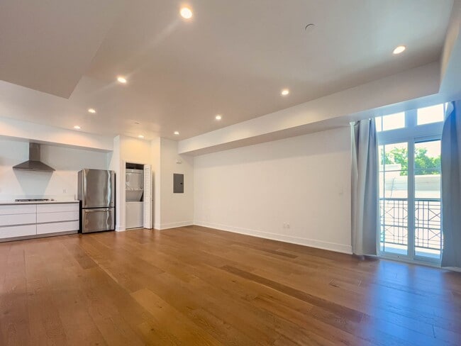 Building Photo - Modern & Luxurious 2BR Town-Home in Pasadena!